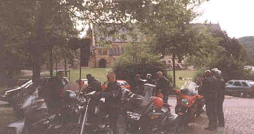 Parkplatz vor der Kaiserpfalz