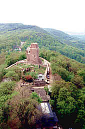 Vom Denkmal aus: die Reste der Reichburg Kyffh&auml;user